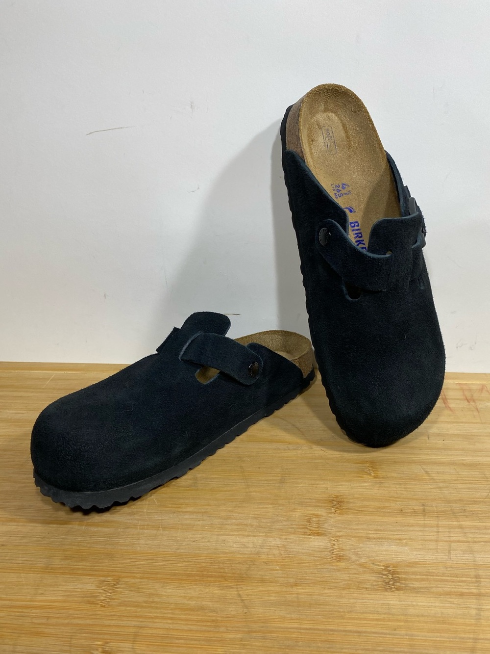 Excellent condition Birkenstock Boston black suede clogs sz 41 slip on backless